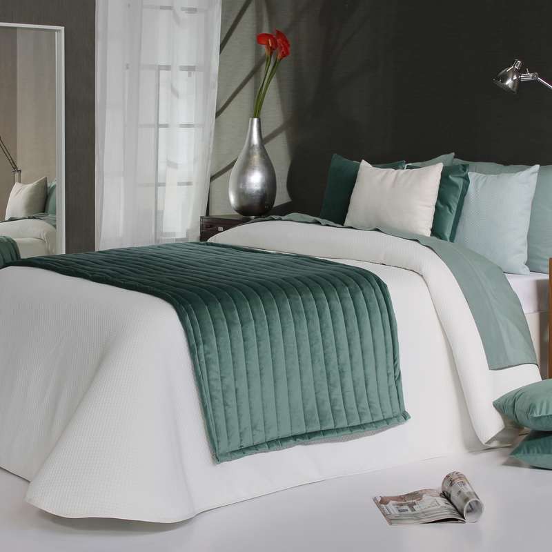 dessus de lit blanc