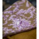 Ludivine toile de jouy violet fond camel Thevenon grande largeur 100% coton