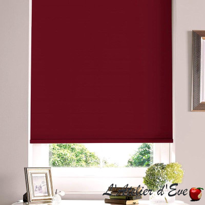 Gravity sand blackout roller blind