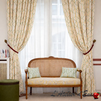 Rideau-satin-de-coton-Les-pompons-fond-jaune-ameublement-et-sièges-Thevenon