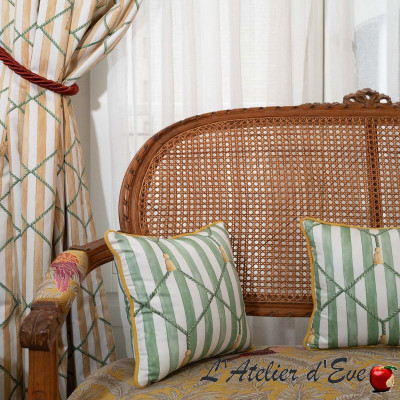 texture-tissu-coton-pompons-fond-vert-housse-de-coussin-sur-mesure