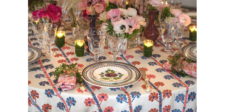 How to choose a beautiful tablecloth for your Christmas table?